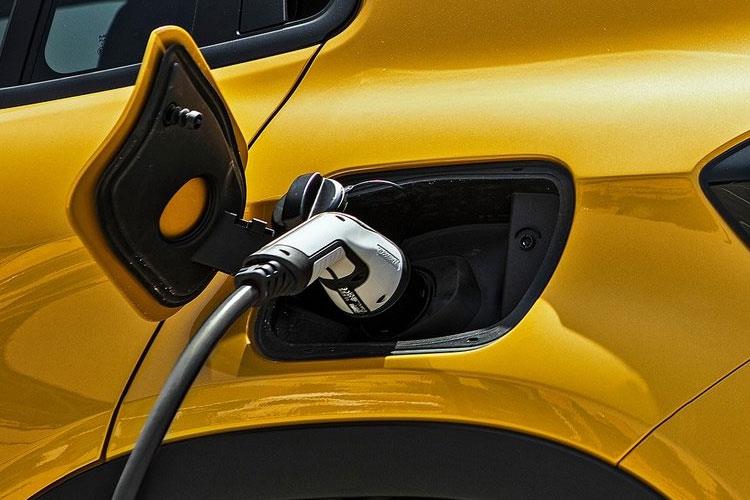 3813069 1.2 Summit 5dr